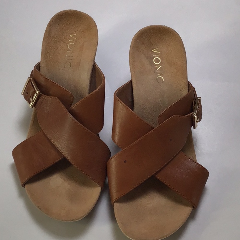 Vionic wedge 2”sandals